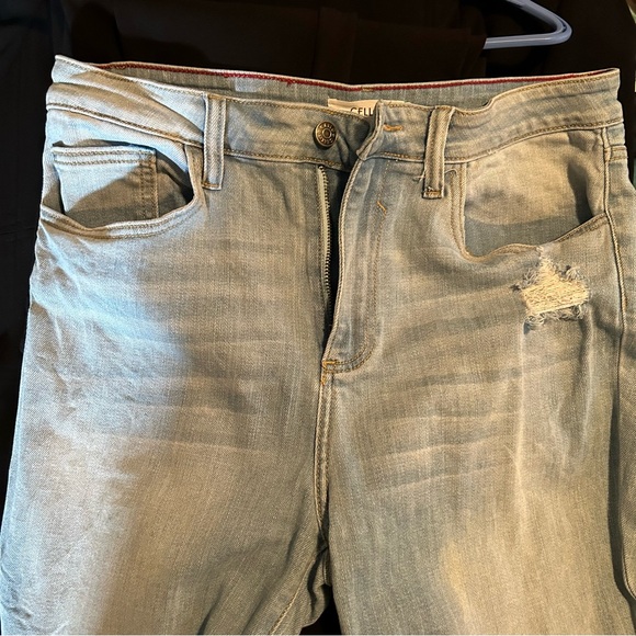 Cello Jeans with faded style.  Easy to roll up the bottoms for extra style - Picture 7 of 16